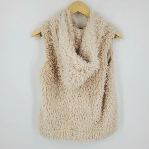 BB‎ DAKOTA Arctic Foxy Teddy Hooded Wubby Vest In Cream Size Small NWT - Picture 3 of 11